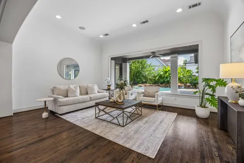 $1,999,000 | 4817 Linden Street, Bellaire, TX 77401