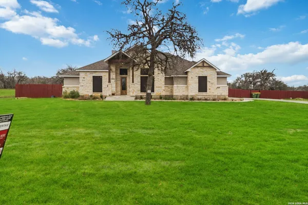 $680,000 | 104 Hondo Vista, La Vernia, TX 78121