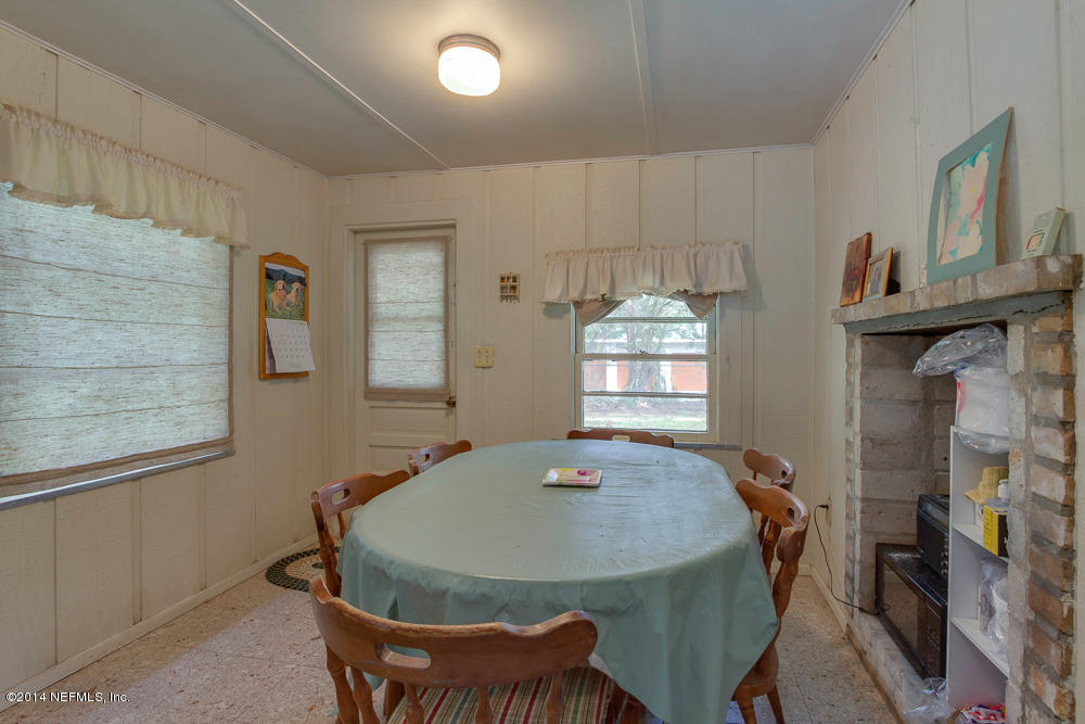 4621 Barnes Road South Jacksonville, FL 32207 - Photo 15 of 29 a dining room with furniture and window
