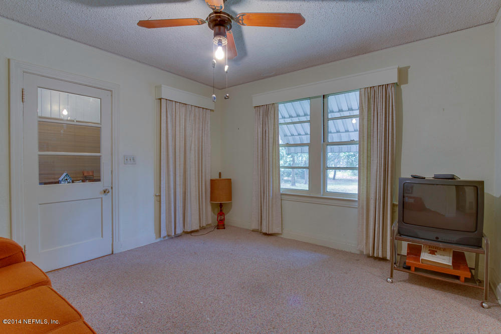 4621 Barnes Road South Jacksonville, FL 32207 - Photo 19 of 29 a living room with furniture and a flat screen tv