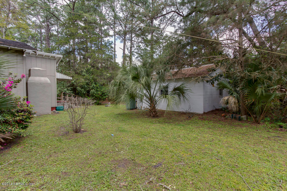4621 Barnes Road South Jacksonville, FL 32207 - Photo 29 of 29 a backyard of a house with lots of green space and plants