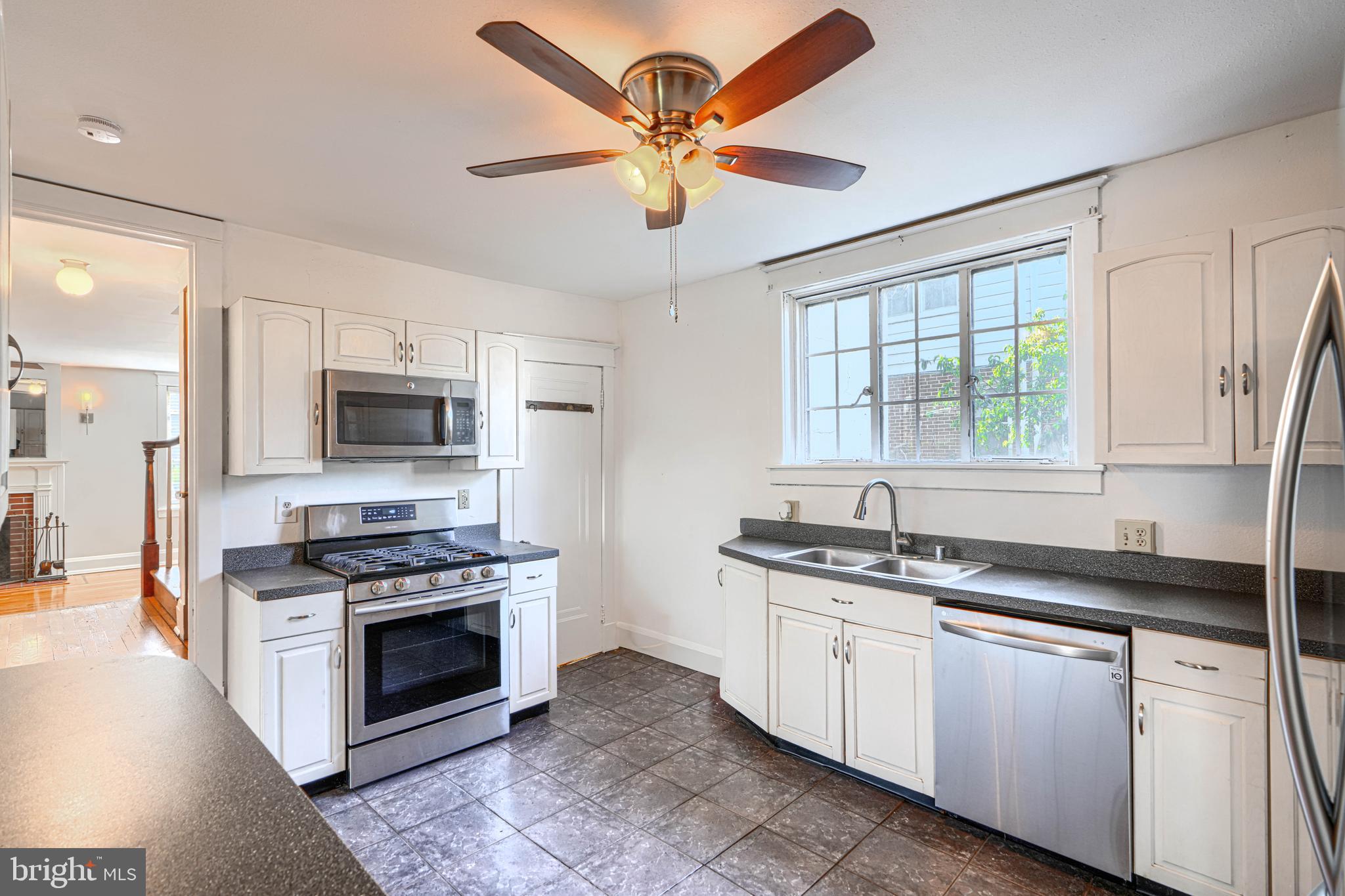 3005 Dunleer Road Dundalk, MD 21222 - Photo 23 of 64 Kitchen