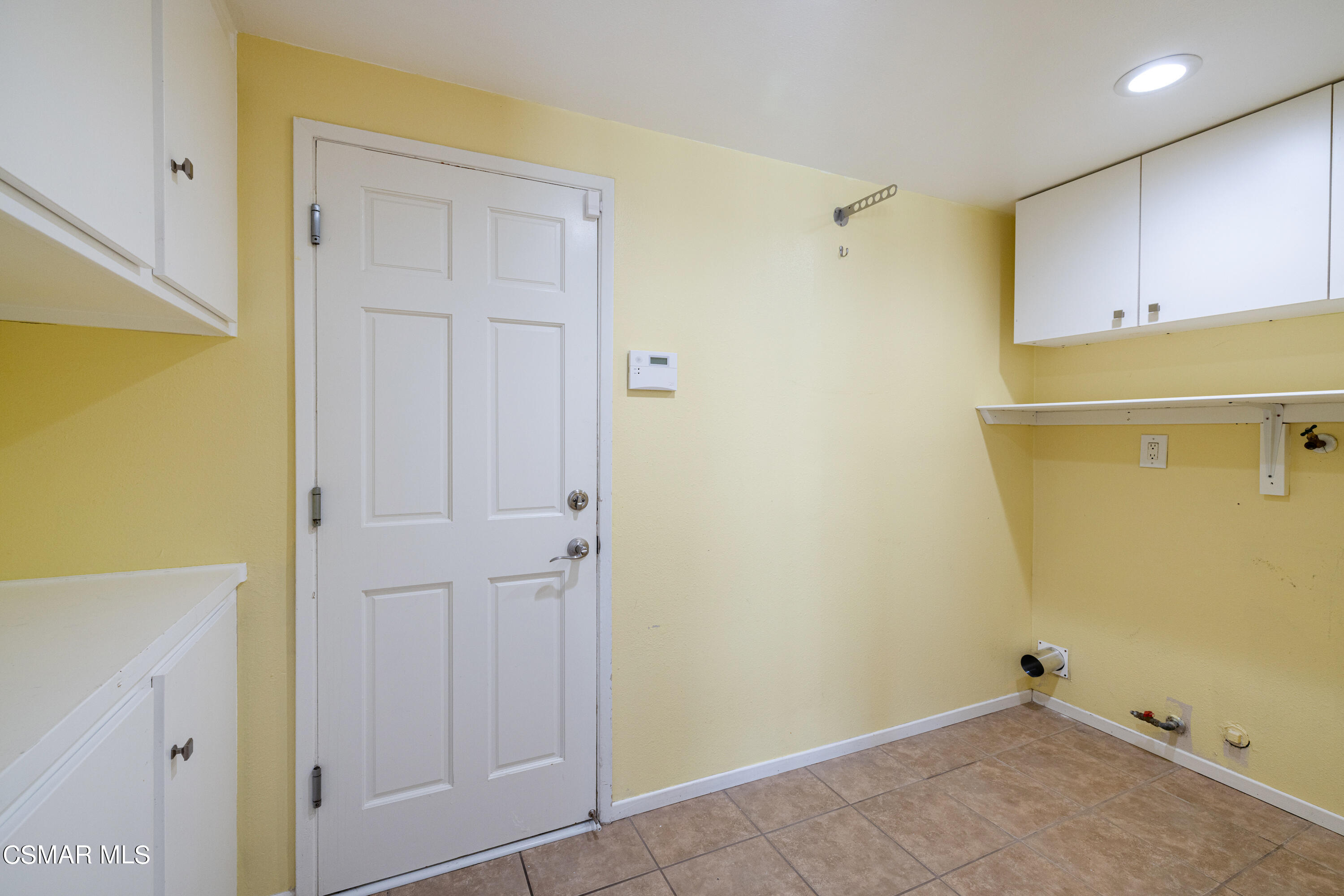 2456 Victoria Street Simi Valley, CA 93065 - Photo 21 of 24 a view of small space