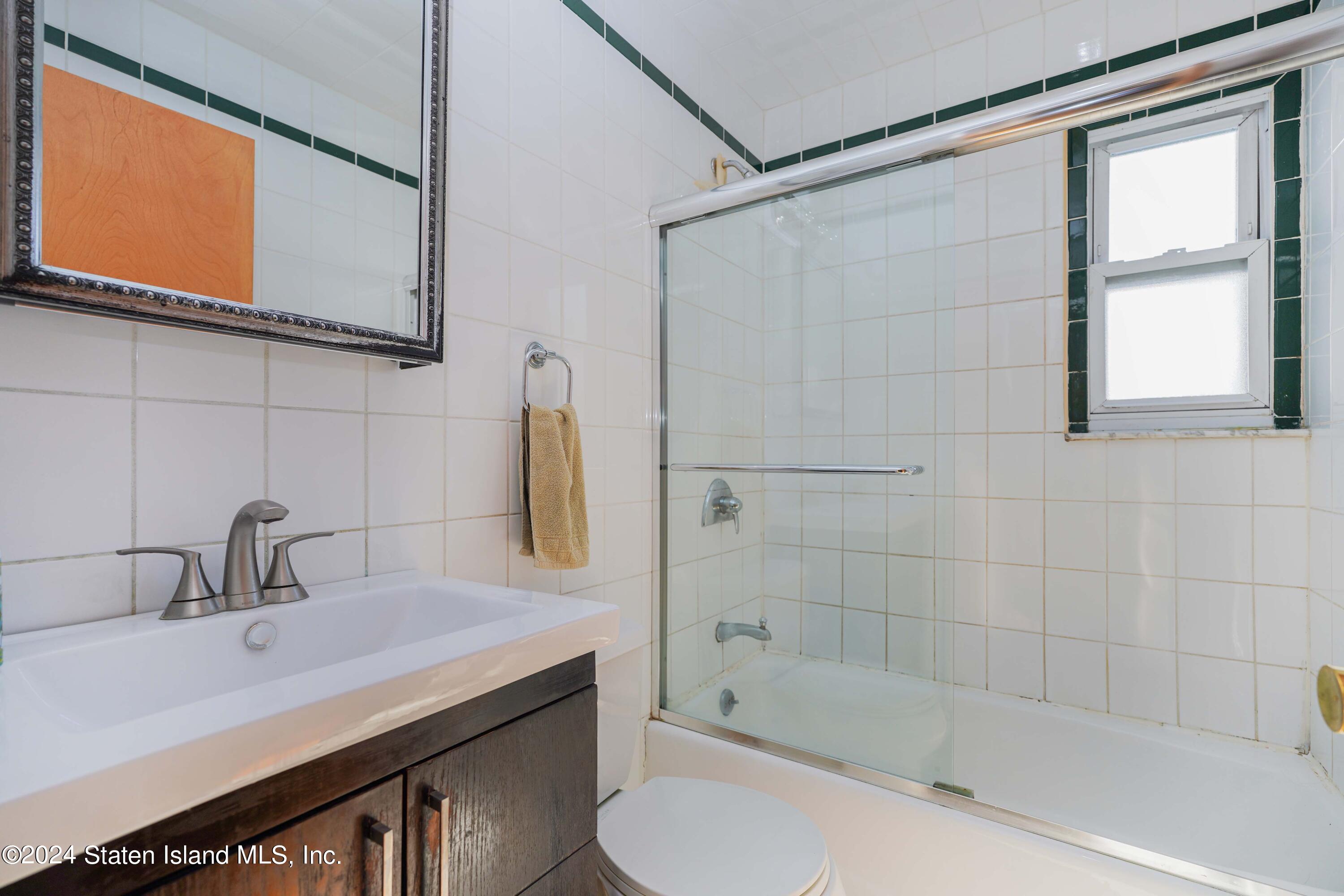 106 Fairview Avenue Staten Island, NY 10314 - Photo 15 of 27 Photo Oct 08 2024, 8 24 39 PM