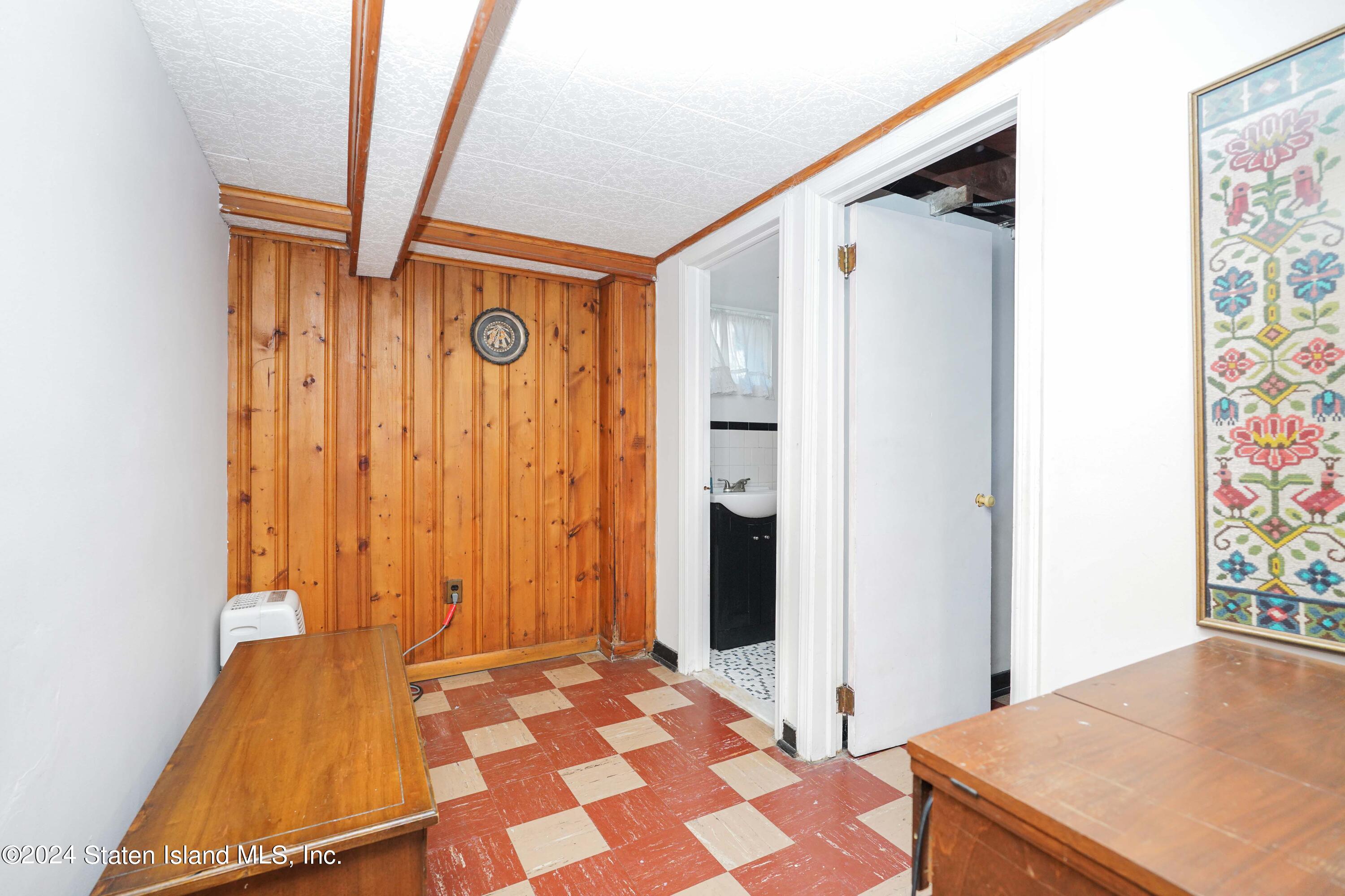 106 Fairview Avenue Staten Island, NY 10314 - Photo 20 of 27 Photo Oct 08 2024, 8 26 55 PM