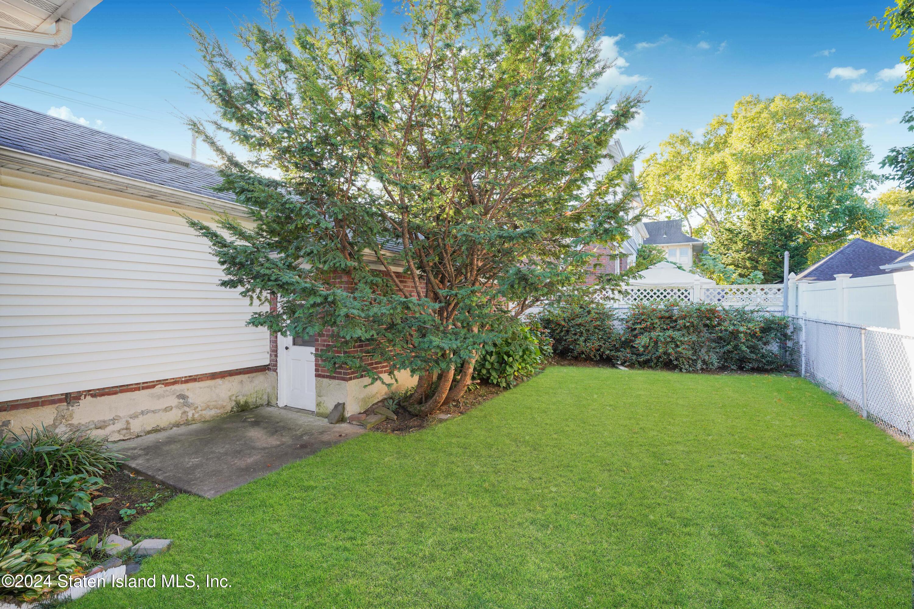 106 Fairview Avenue Staten Island, NY 10314 - Photo 24 of 27 Photo Oct 08 2024, 8 31 58 PM