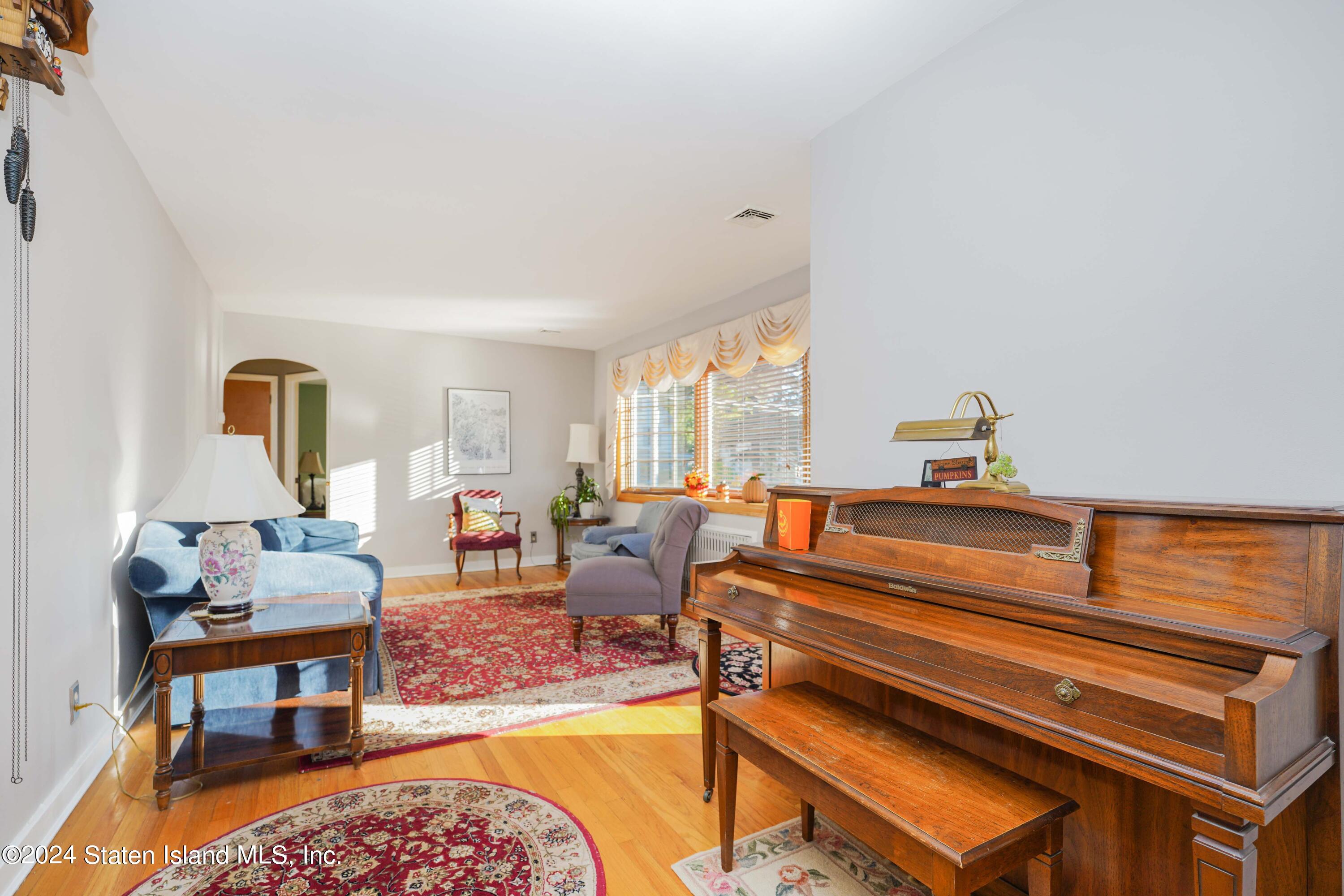 106 Fairview Avenue Staten Island, NY 10314 - Photo 5 of 27 Photo Oct 08 2024, 8 23 44 PM