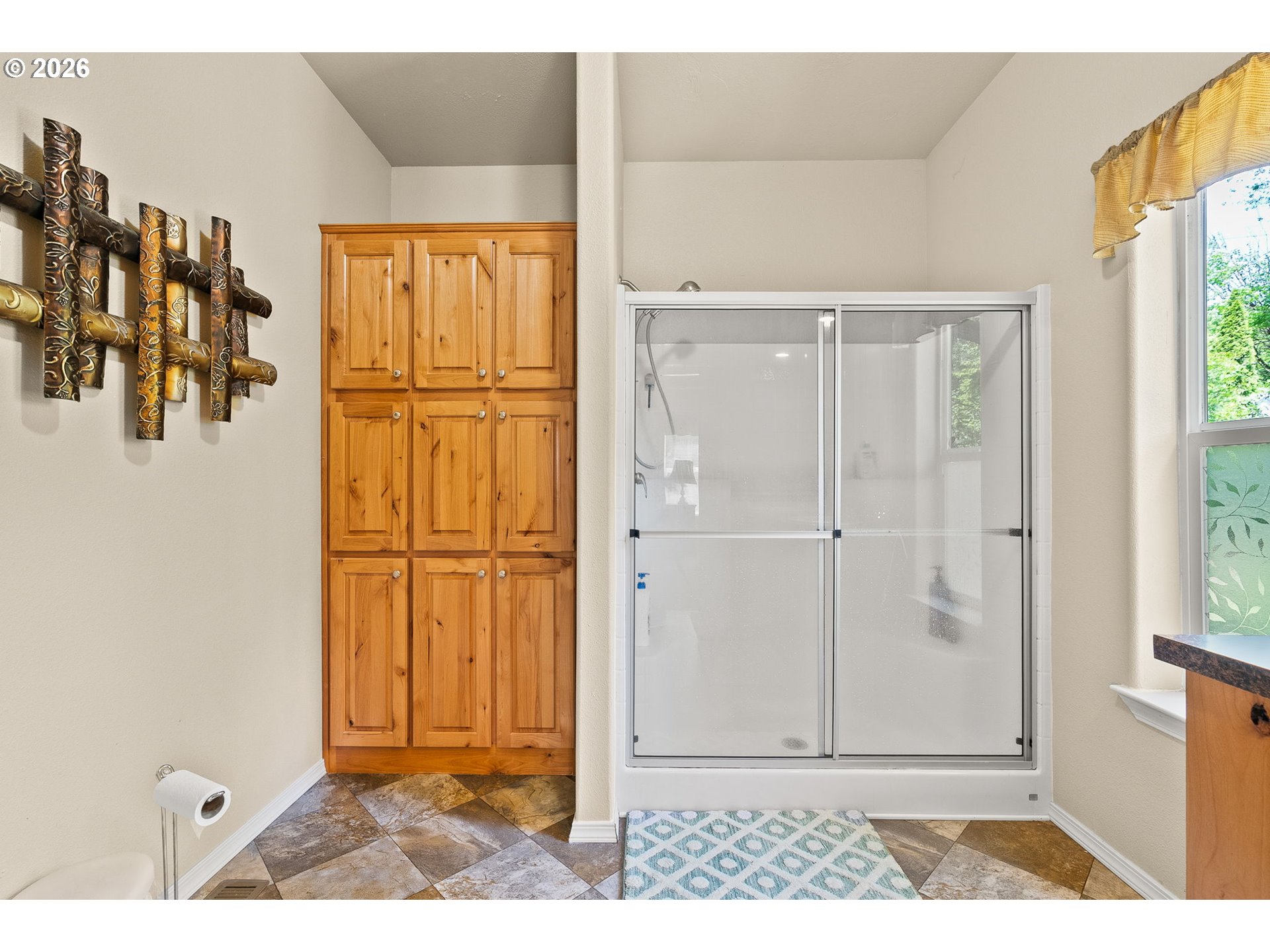 13620 Southwest Beef Bend Road, Unit 1 Portland, OR 97224 - Photo 21 of 34 a view of a interior of the house
