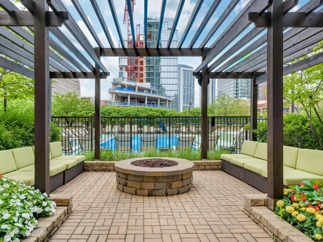 $315,000 | 400 North LaSalle Drive, Unit 2312, Chicago, IL 60654