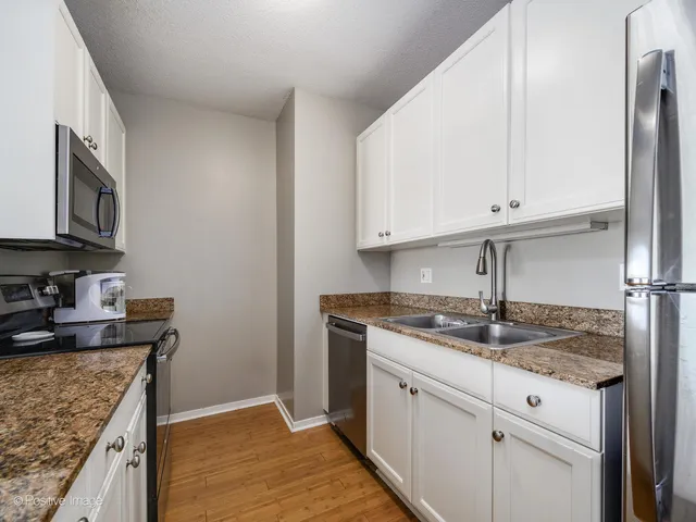 $315,000 | 400 North LaSalle Drive, Unit 2312, Chicago, IL 60654