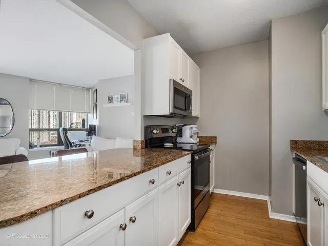 $315,000 | 400 North LaSalle Drive, Unit 2312, Chicago, IL 60654