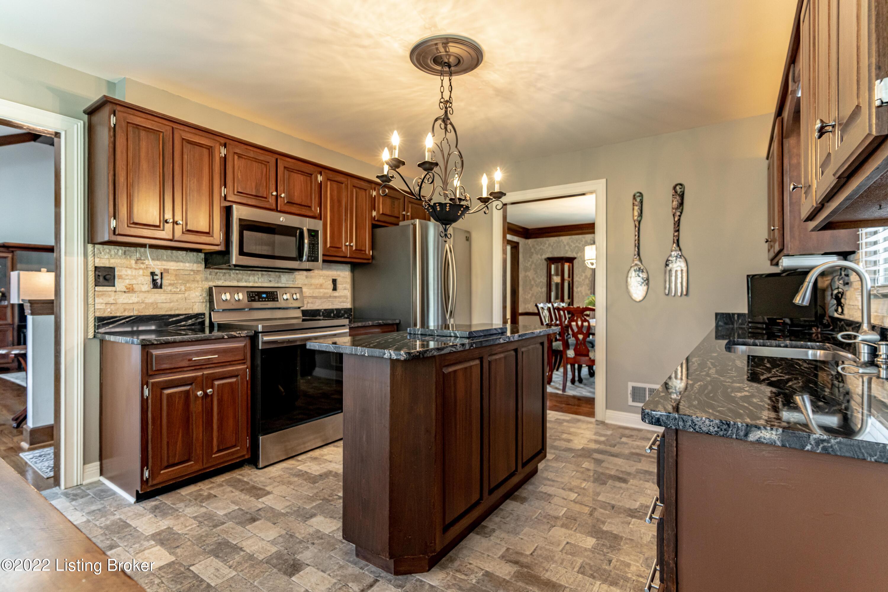 905 Ramsgate Court Louisville, KY 40299 - Photo 31 of 68 DSC06182