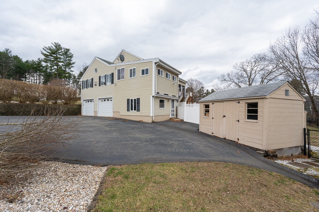 47 Kingsfield Road Dracut, MA 01826 - Photo 2 of 42 Gallery Image 2