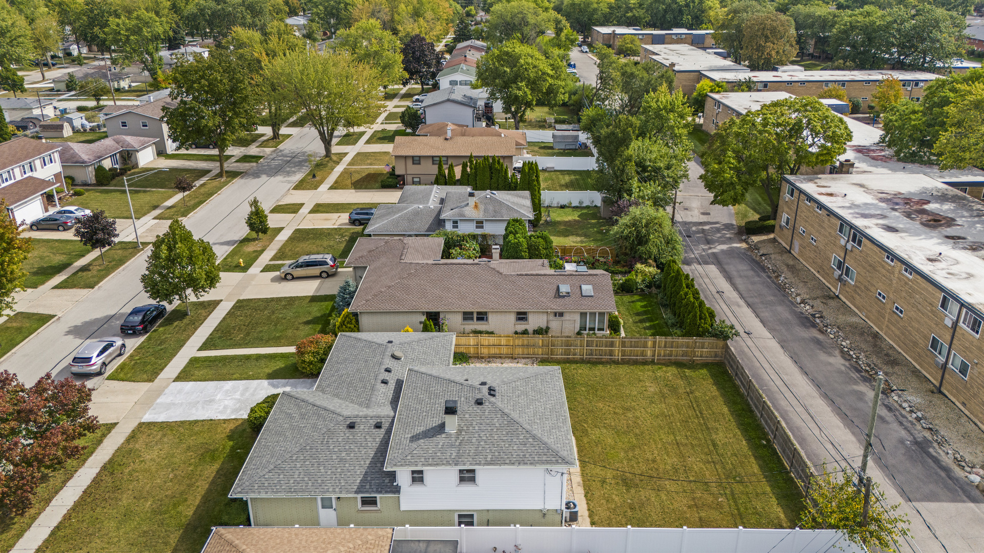 1813 West Pheasant Trail Mount Prospect, IL 60056 - Photo 20 of 31 an aerial view of residential houses with yard