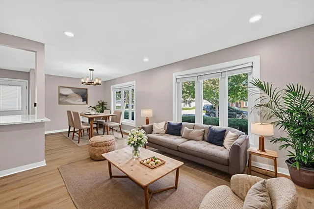 $480,000 | 1813 West Pheasant Trail, Mount Prospect, IL 60056