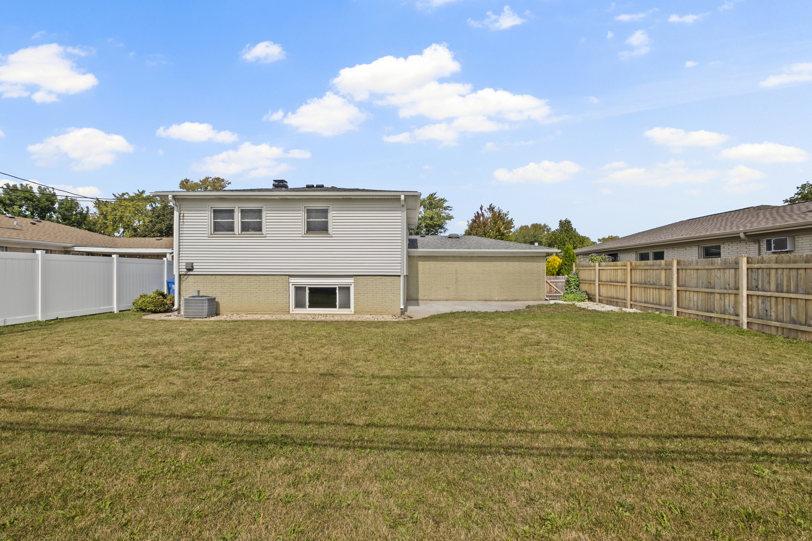 1813 West Pheasant Trail Mount Prospect, IL 60056 - Photo 23 of 31 a front view of a house with a yard