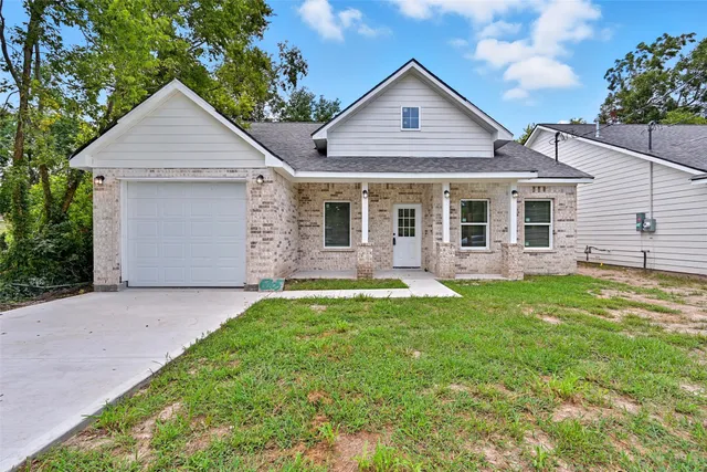 $1,905 | 6105 Woodrow Street, Texas City, TX 77591