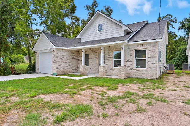 $1,905 | 6105 Woodrow Street, Texas City, TX 77591