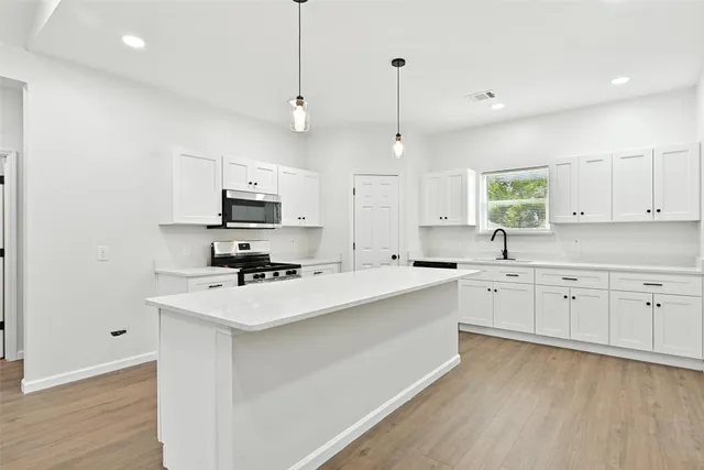 $1,905 | 6105 Woodrow Street, Texas City, TX 77591