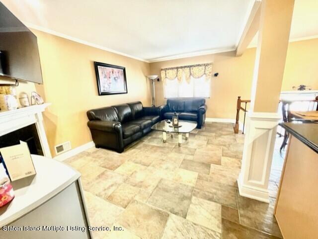 29 Clay Pit Road Staten Island, NY 10309 - Photo 4 of 37 thumbnail_IMG_9766