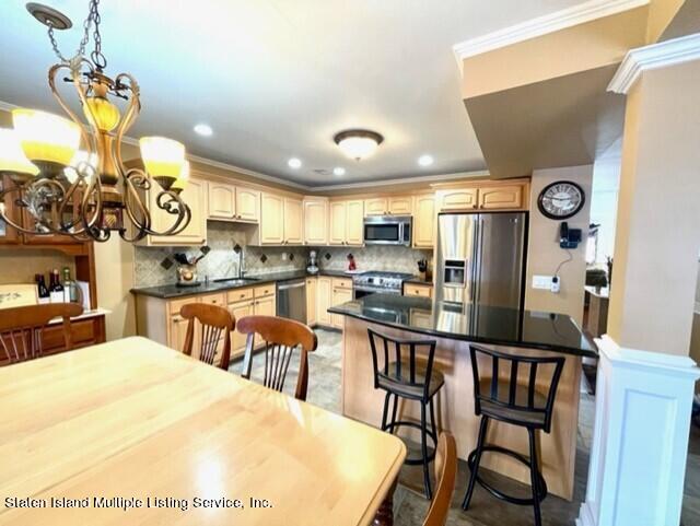 29 Clay Pit Road Staten Island, NY 10309 - Photo 8 of 37 thumbnail_IMG_9757