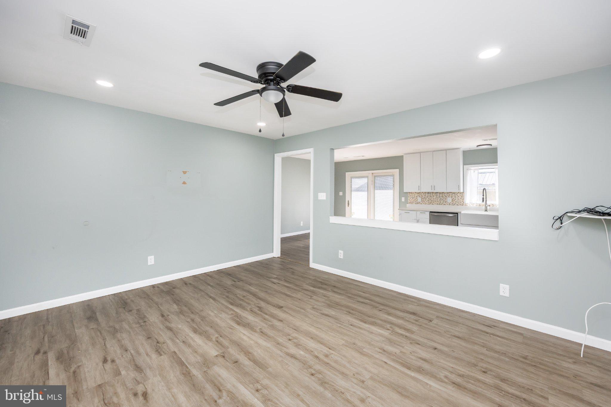 30797 Dagsboro Road Salisbury, MD 21804 - Photo 14 of 58 Spacious, modern living area awaits you.
