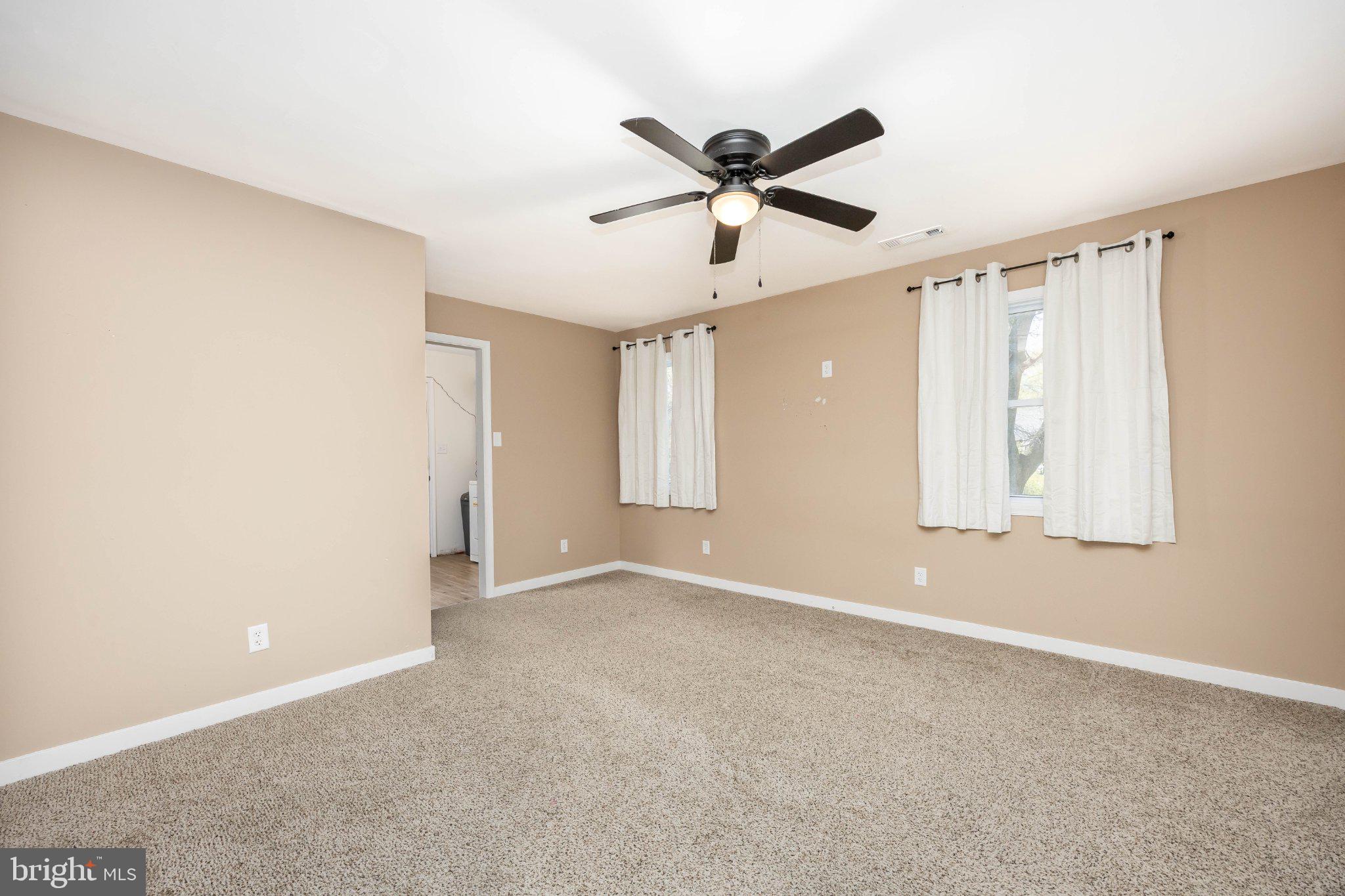 30797 Dagsboro Road Salisbury, MD 21804 - Photo 36 of 58 Spacious room with natural light.