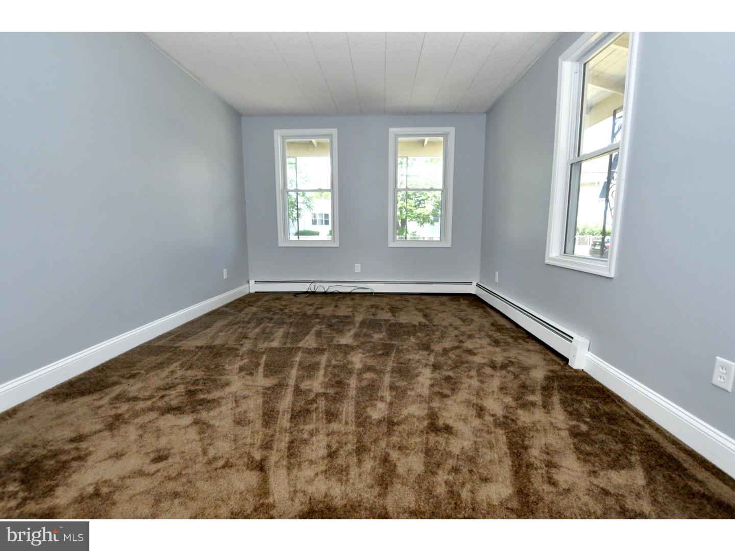 208 East Washington Street Riverside, NJ 08075 - Photo 6 of 20 Living Room
