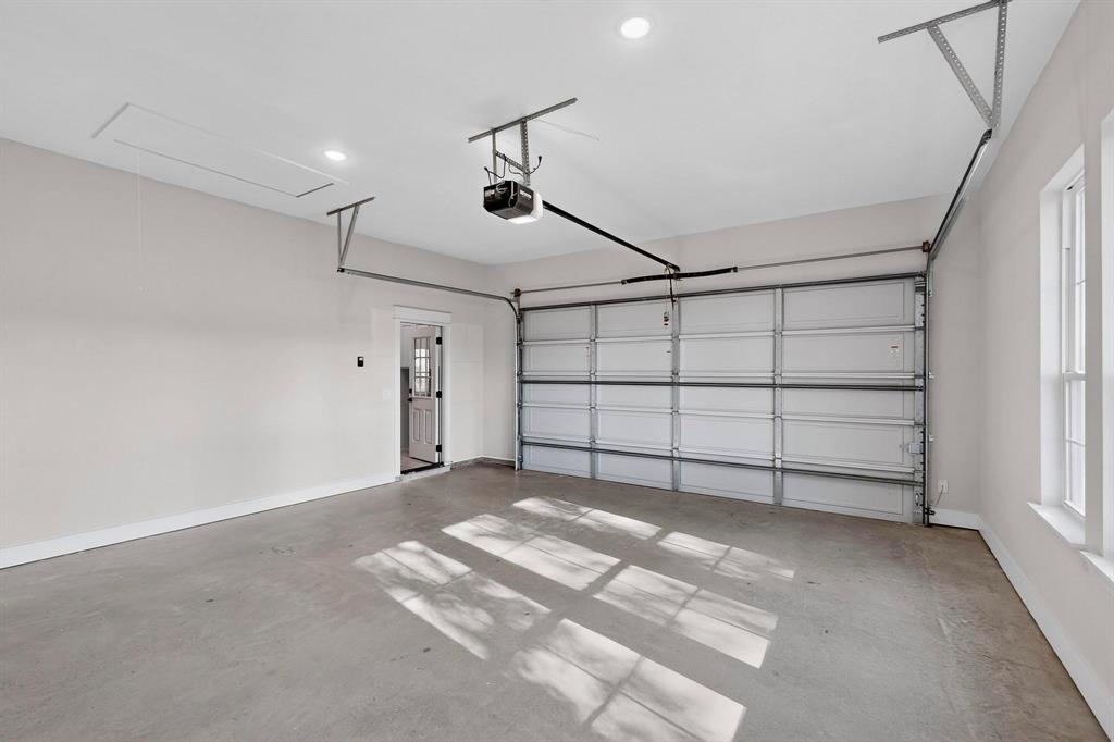 1161 Gonzollas Road Springtown, TX 76082 - Photo 37 of 40 a view of a garage
