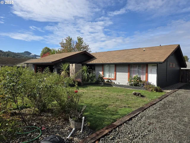 $399,000 | 229 North Grove Lane, Sutherlin, OR 97479