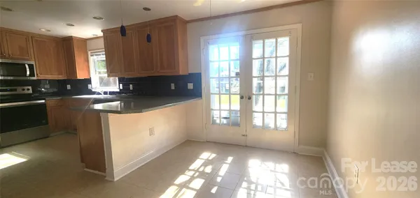 $2,600 | 2015 Glouchester Circle, Charlotte, NC 28226