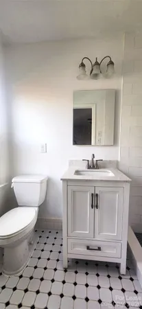 $2,600 | 2015 Glouchester Circle, Charlotte, NC 28226