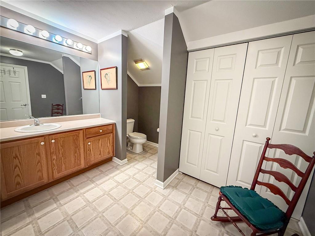 2113 Winchester Court Renfrew, PA 16053 - Photo 39 of 45 a spacious bathroom with a double vanity sink and a mirror