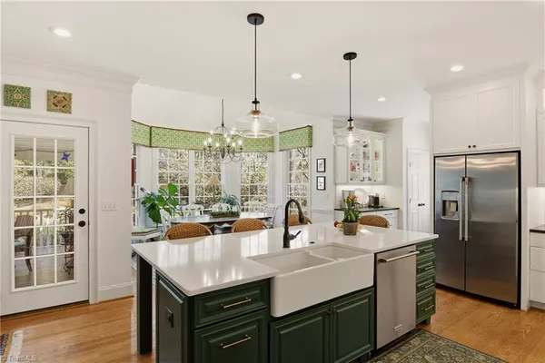 $1,150,000 | 220 Fox Lake Court, Winston-Salem, NC 27106