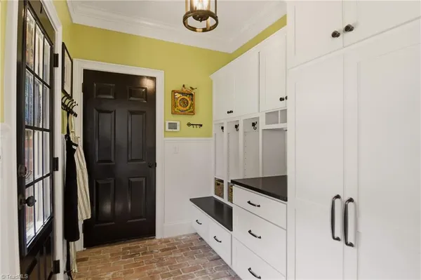 $1,150,000 | 220 Fox Lake Court, Winston-Salem, NC 27106