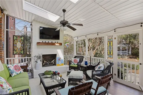 $1,150,000 | 220 Fox Lake Court, Winston-Salem, NC 27106