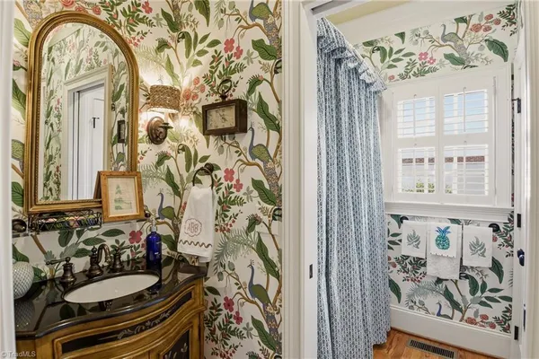 $1,150,000 | 220 Fox Lake Court, Winston-Salem, NC 27106