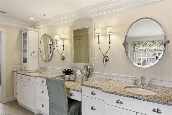 $1,150,000 | 220 Fox Lake Court, Winston-Salem, NC 27106