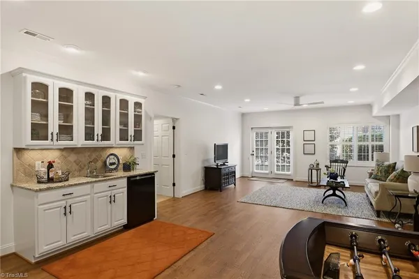 $1,150,000 | 220 Fox Lake Court, Winston-Salem, NC 27106