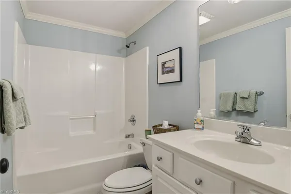 $1,150,000 | 220 Fox Lake Court, Winston-Salem, NC 27106