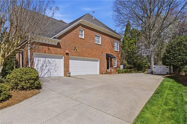$1,150,000 | 220 Fox Lake Court, Winston-Salem, NC 27106