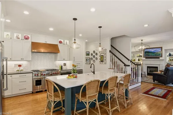 $1,150,000 | 220 Fox Lake Court, Winston-Salem, NC 27106