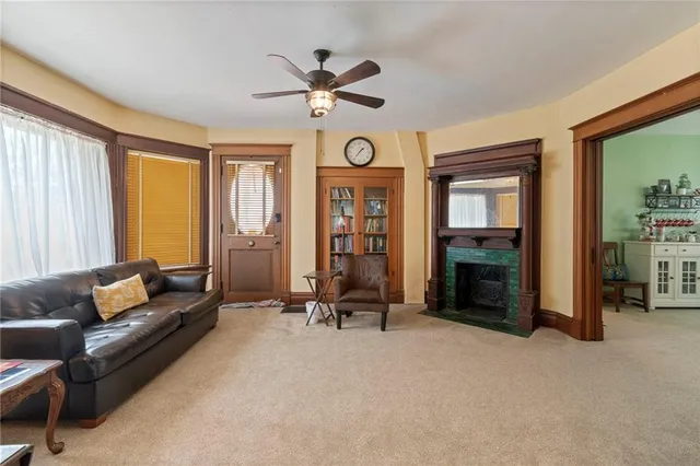 $400,000 | 101 North Gallatin Avenue, Hamilton, MO 64644