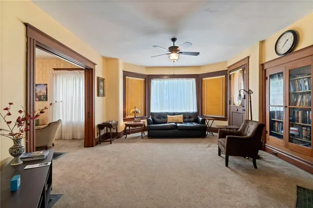 $400,000 | 101 North Gallatin Avenue, Hamilton, MO 64644