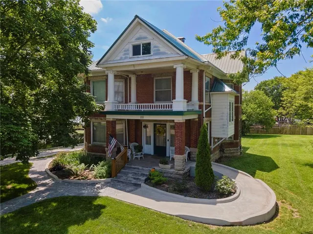 $400,000 | 101 North Gallatin Avenue, Hamilton, MO 64644