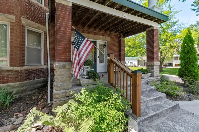 $400,000 | 101 North Gallatin Avenue, Hamilton, MO 64644