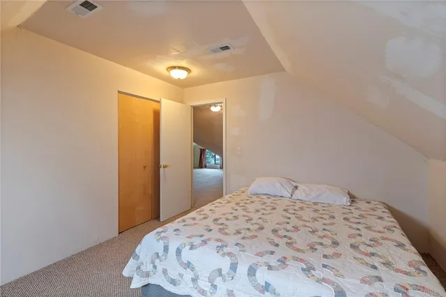 $400,000 | 101 North Gallatin Avenue, Hamilton, MO 64644