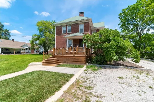 $400,000 | 101 North Gallatin Avenue, Hamilton, MO 64644