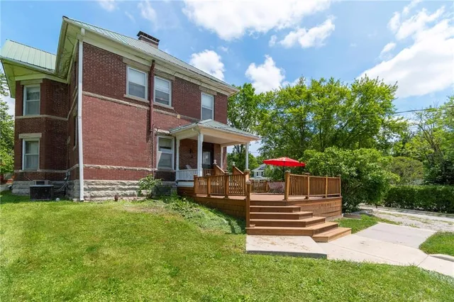 $400,000 | 101 North Gallatin Avenue, Hamilton, MO 64644