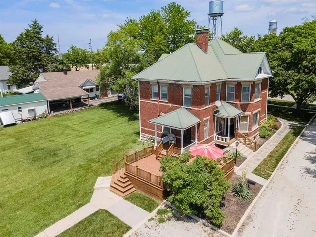 $400,000 | 101 North Gallatin Avenue, Hamilton, MO 64644
